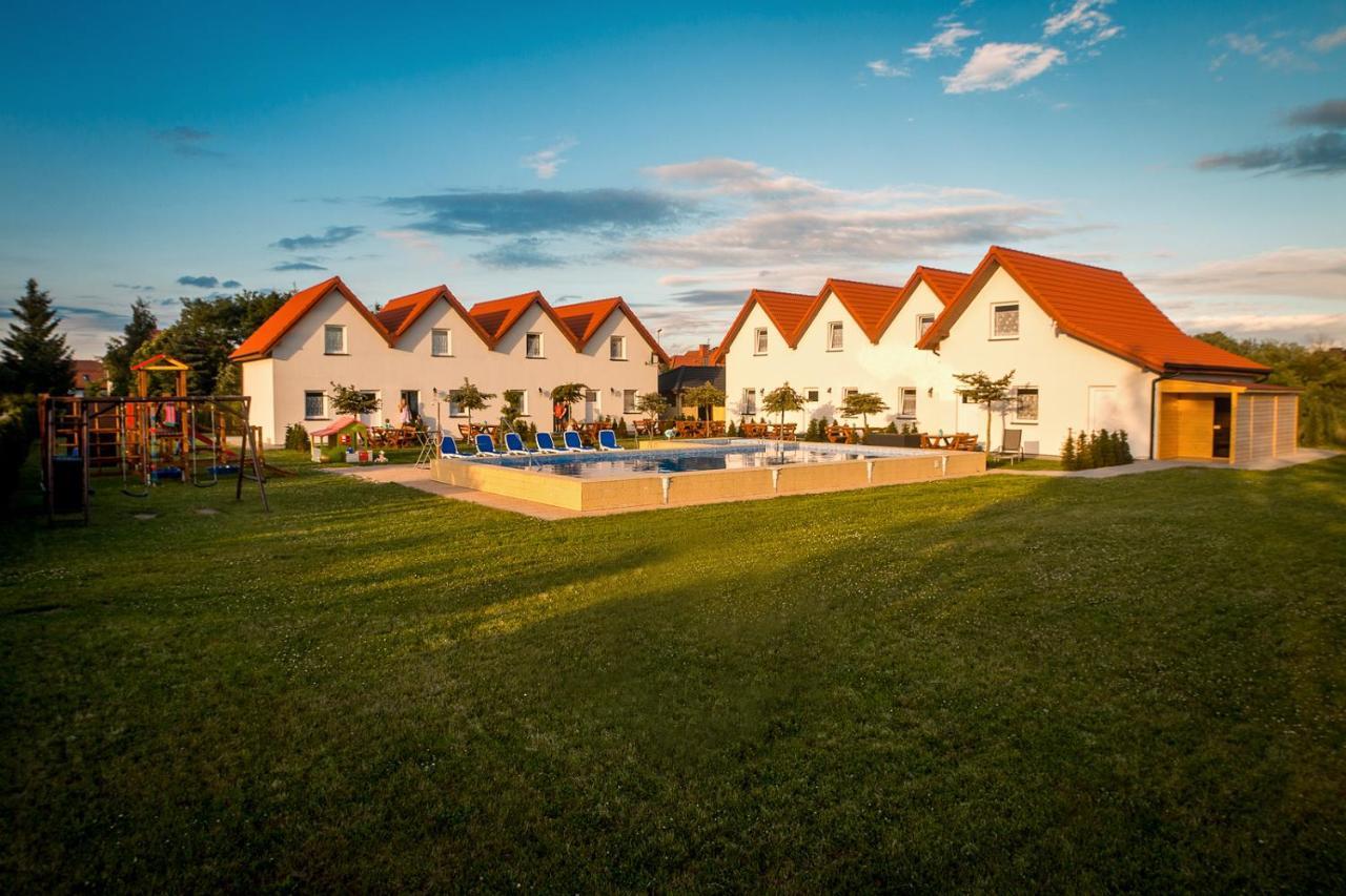 Aqua Fun Domki Z Basenem Ujście-Darłowskie Exterior foto